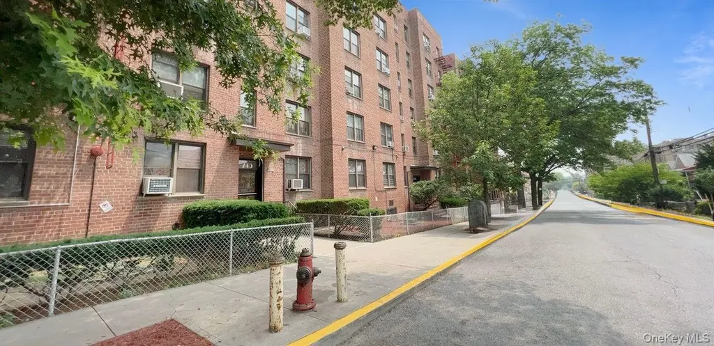 745 E 231 Street Bronx NY 10466