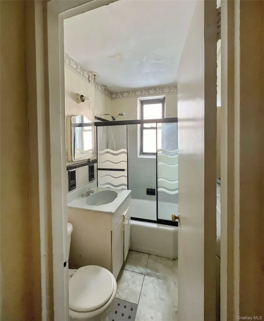 745 E 231 Street Bronx NY 10466