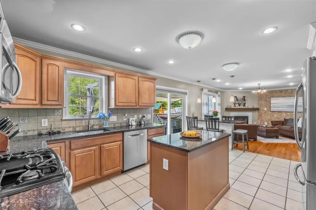 2039 Oakwood Drive Peekskill NY 10566