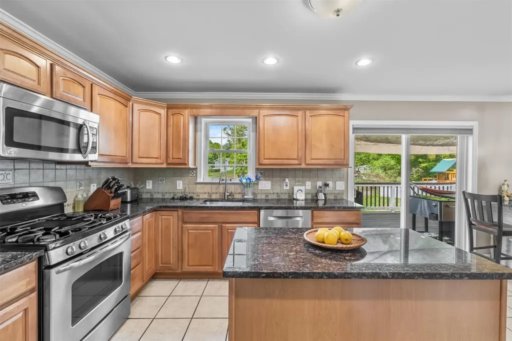 2039 Oakwood Drive Peekskill NY 10566