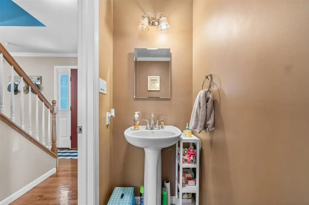 2039 Oakwood Drive Peekskill NY 10566