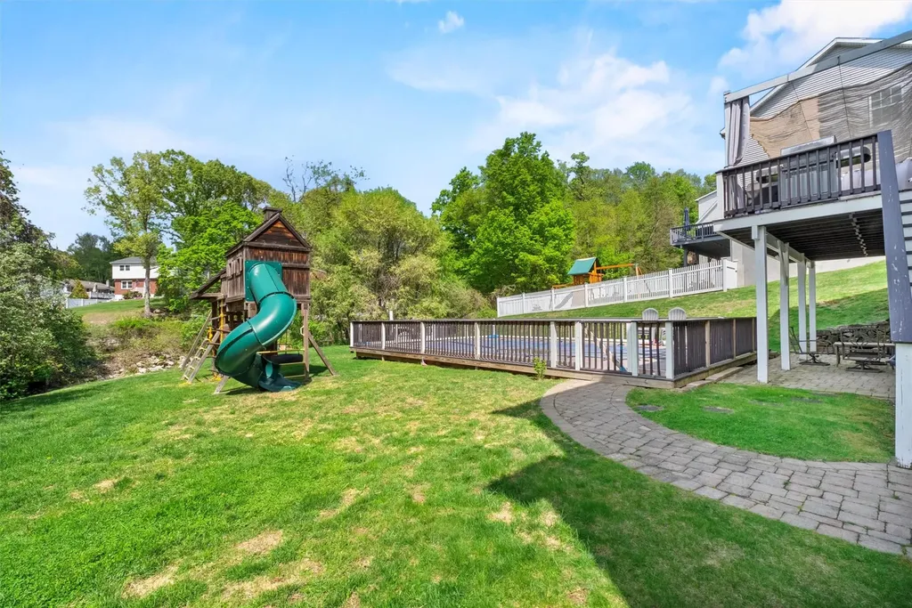 2039 Oakwood Drive Peekskill NY 10566