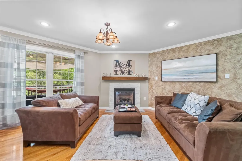 2039 Oakwood Drive Peekskill NY 10566