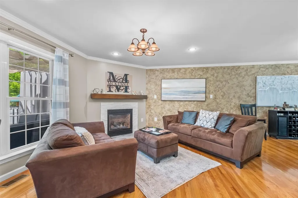 2039 Oakwood Drive Peekskill NY 10566