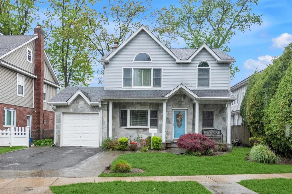5 Willow Road New Hyde Park NY 11040