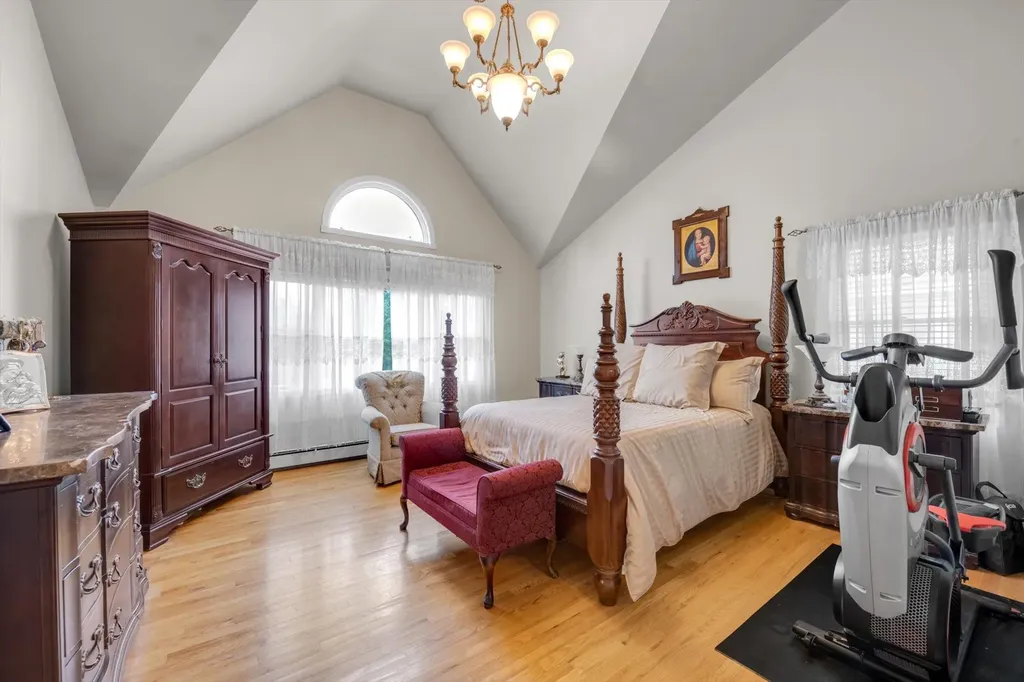 5 Willow Road New Hyde Park NY 11040
