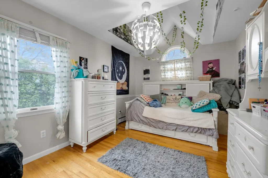 5 Willow Road New Hyde Park NY 11040
