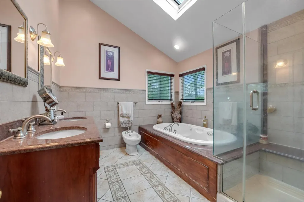 5 Willow Road New Hyde Park NY 11040