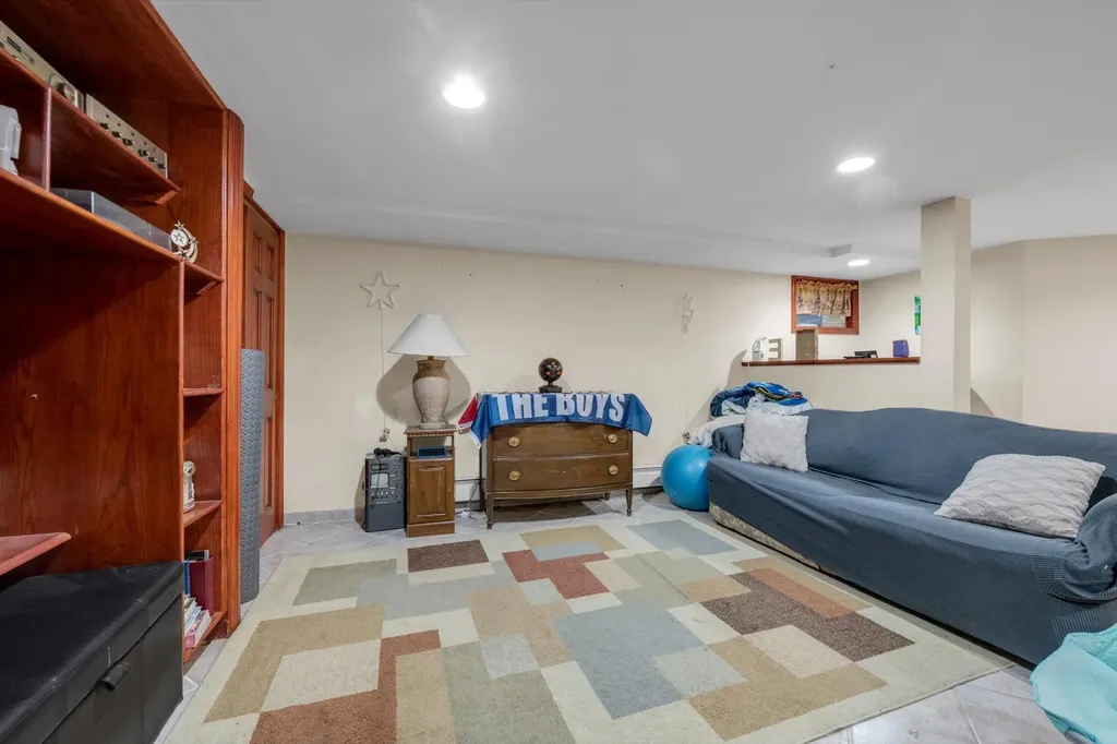 5 Willow Road New Hyde Park NY 11040