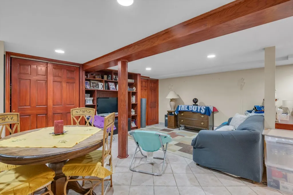5 Willow Road New Hyde Park NY 11040