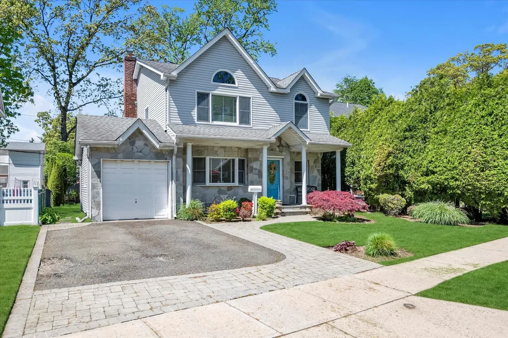 5 Willow Road New Hyde Park NY 11040