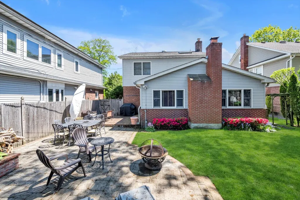 5 Willow Road New Hyde Park NY 11040