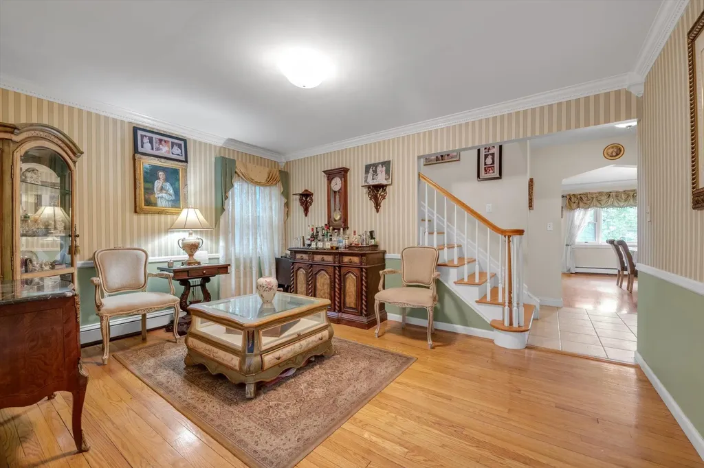 5 Willow Road New Hyde Park NY 11040