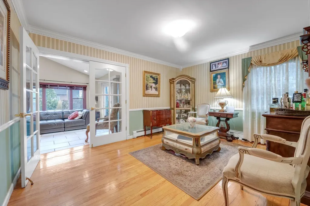 5 Willow Road New Hyde Park NY 11040
