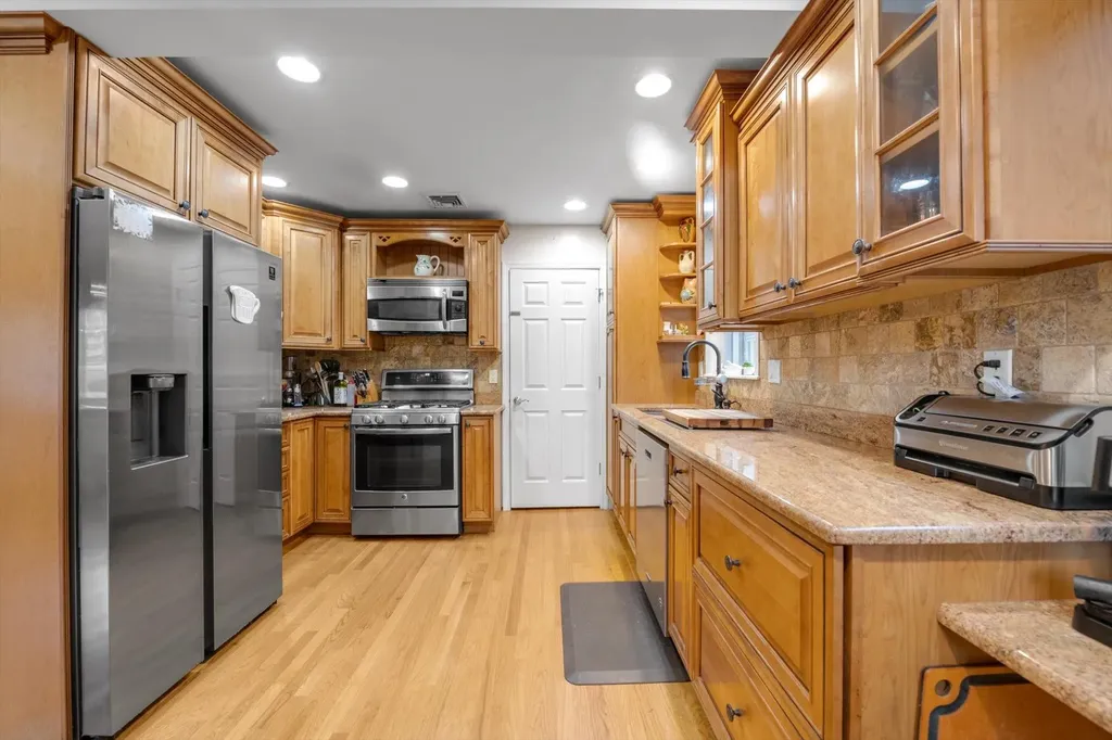5 Willow Road New Hyde Park NY 11040