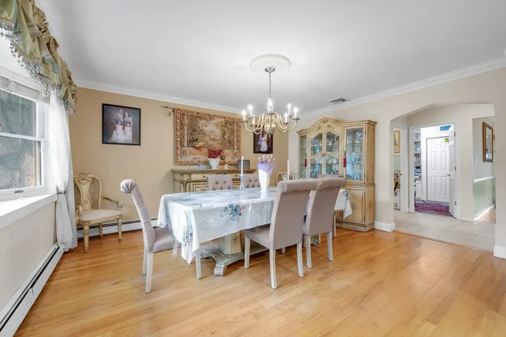5 Willow Road New Hyde Park NY 11040