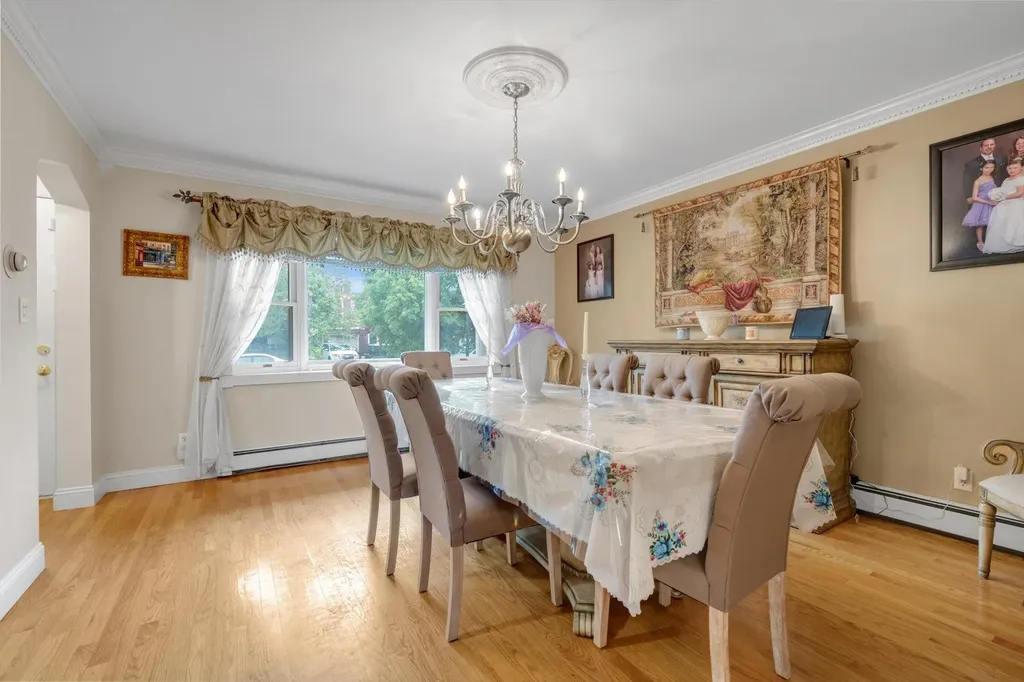 5 Willow Road New Hyde Park NY 11040
