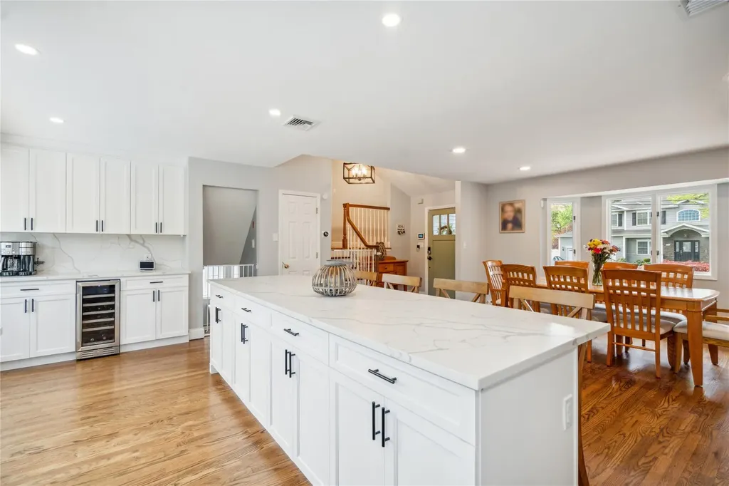 152 Berkeley Place Massapequa NY 11758