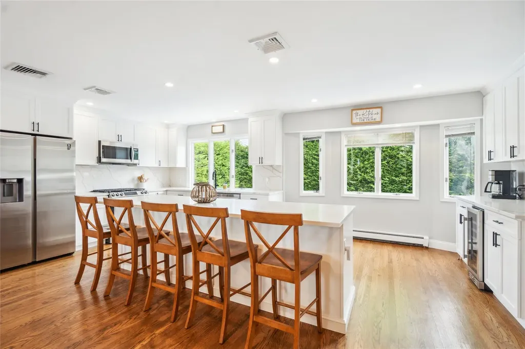 152 Berkeley Place Massapequa NY 11758