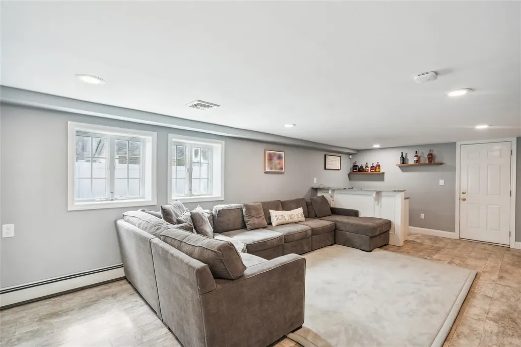 152 Berkeley Place Massapequa NY 11758