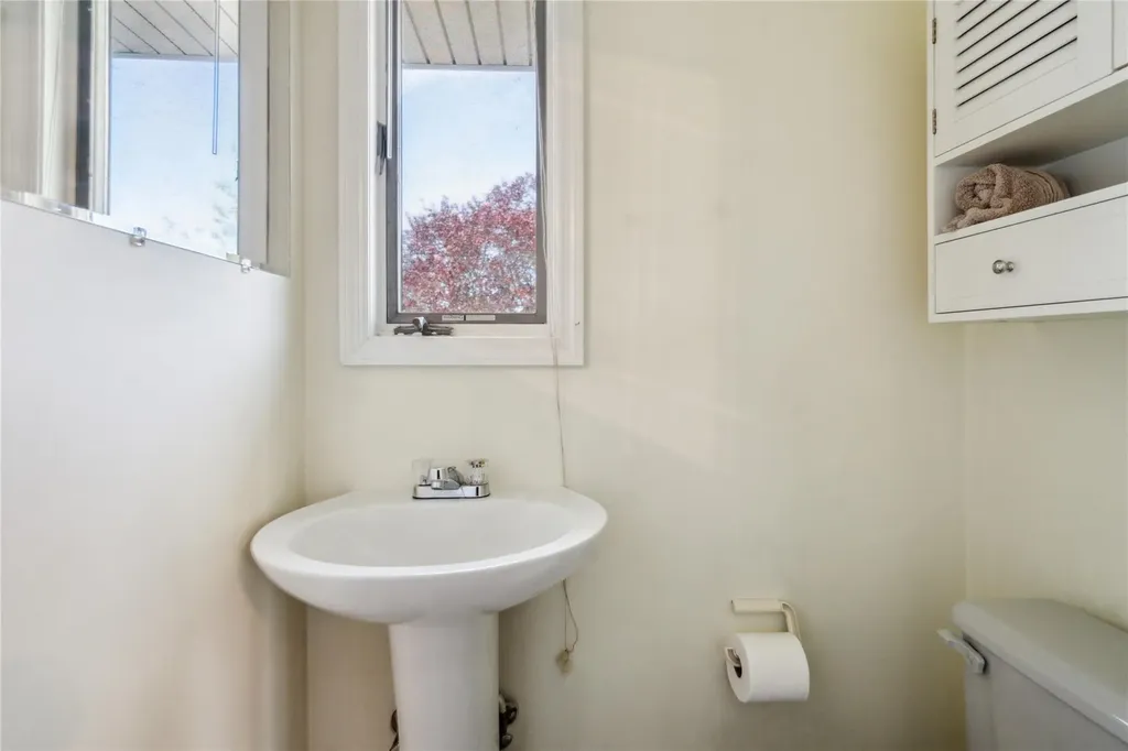 152 Berkeley Place Massapequa NY 11758