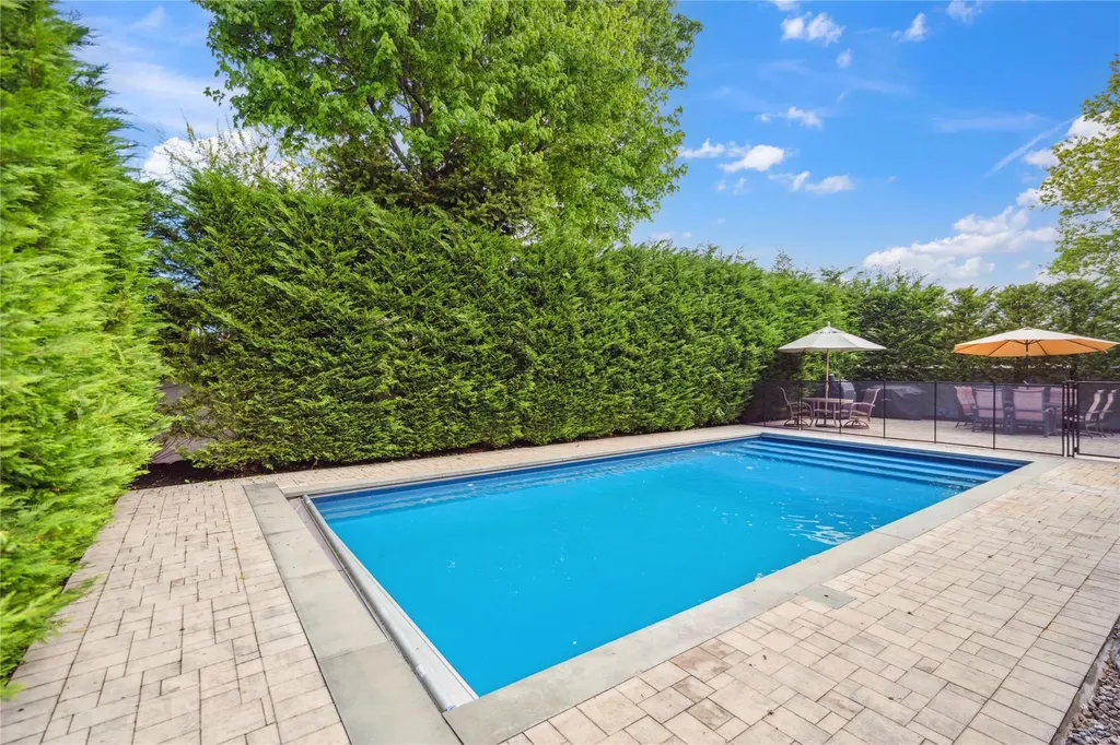 152 Berkeley Place Massapequa NY 11758