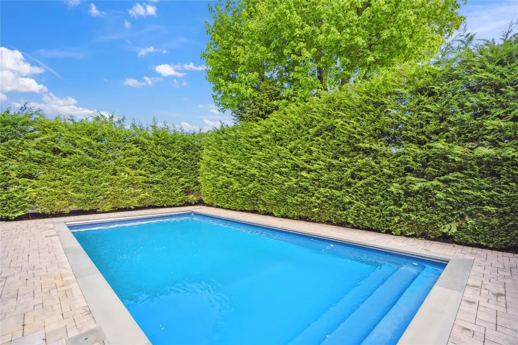 152 Berkeley Place Massapequa NY 11758