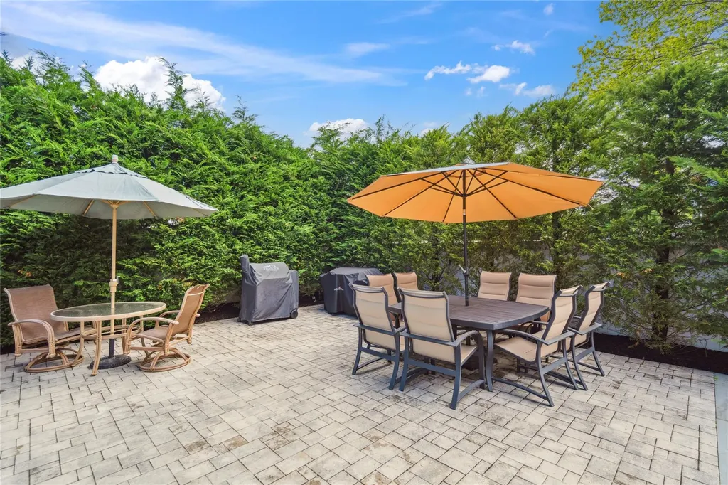152 Berkeley Place Massapequa NY 11758