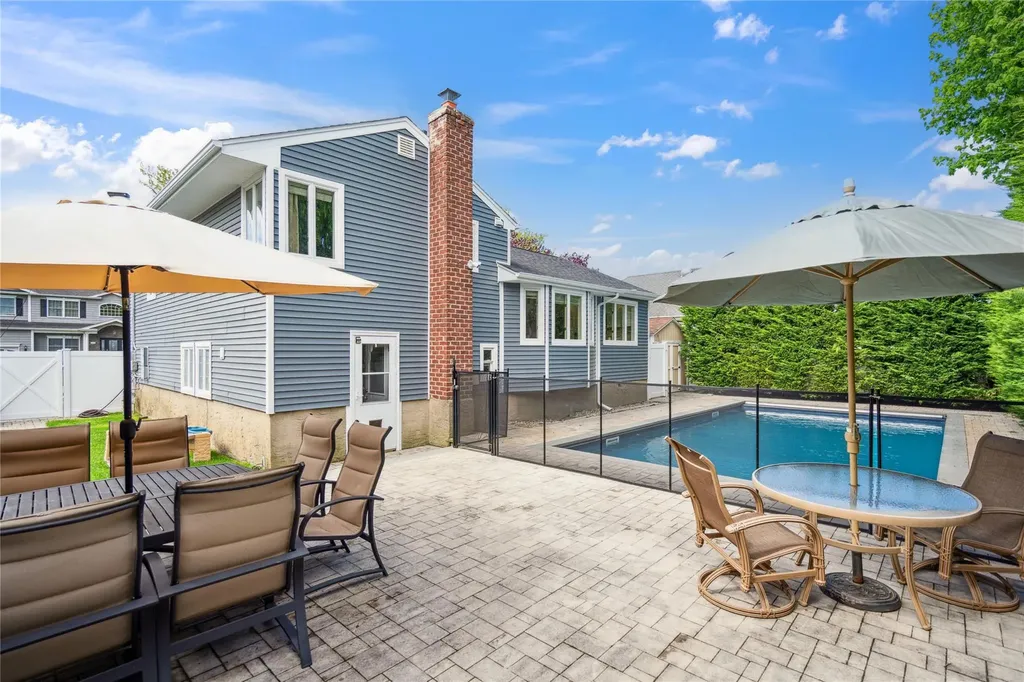 152 Berkeley Place Massapequa NY 11758
