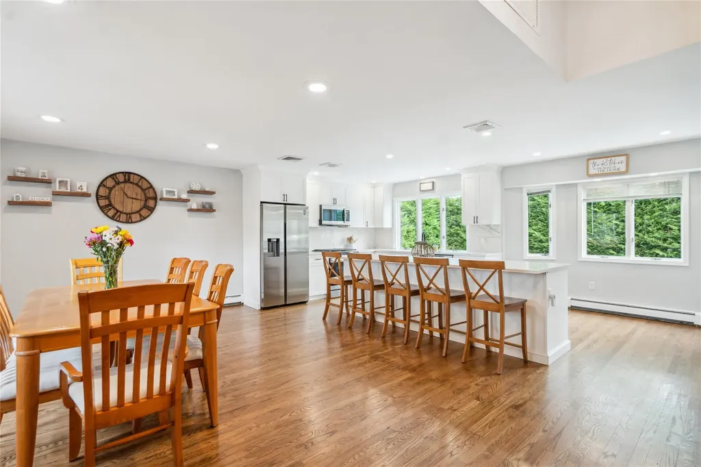 152 Berkeley Place Massapequa NY 11758