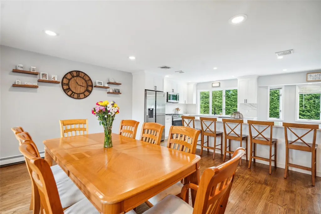 152 Berkeley Place Massapequa NY 11758