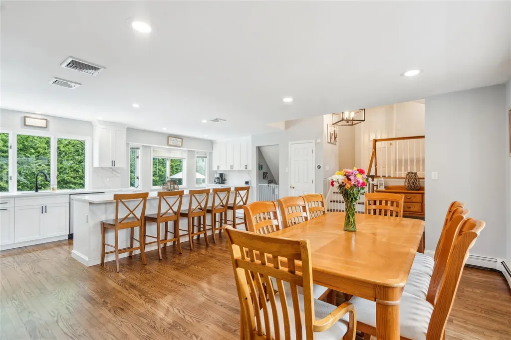 152 Berkeley Place Massapequa NY 11758