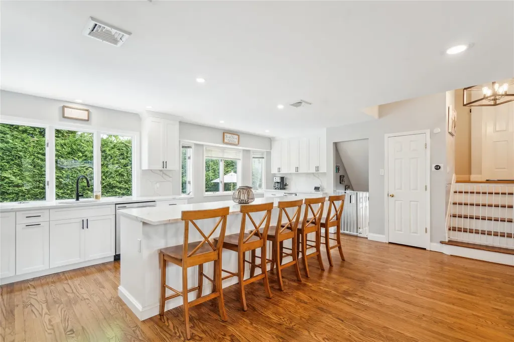 152 Berkeley Place Massapequa NY 11758