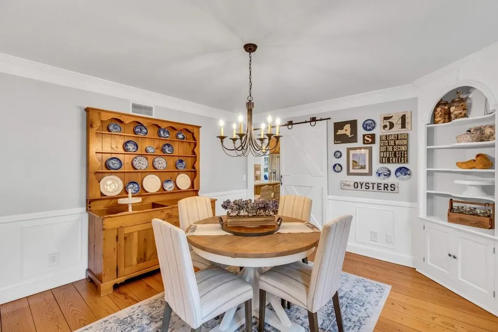 54 Middle Road Blue Point NY 11715
