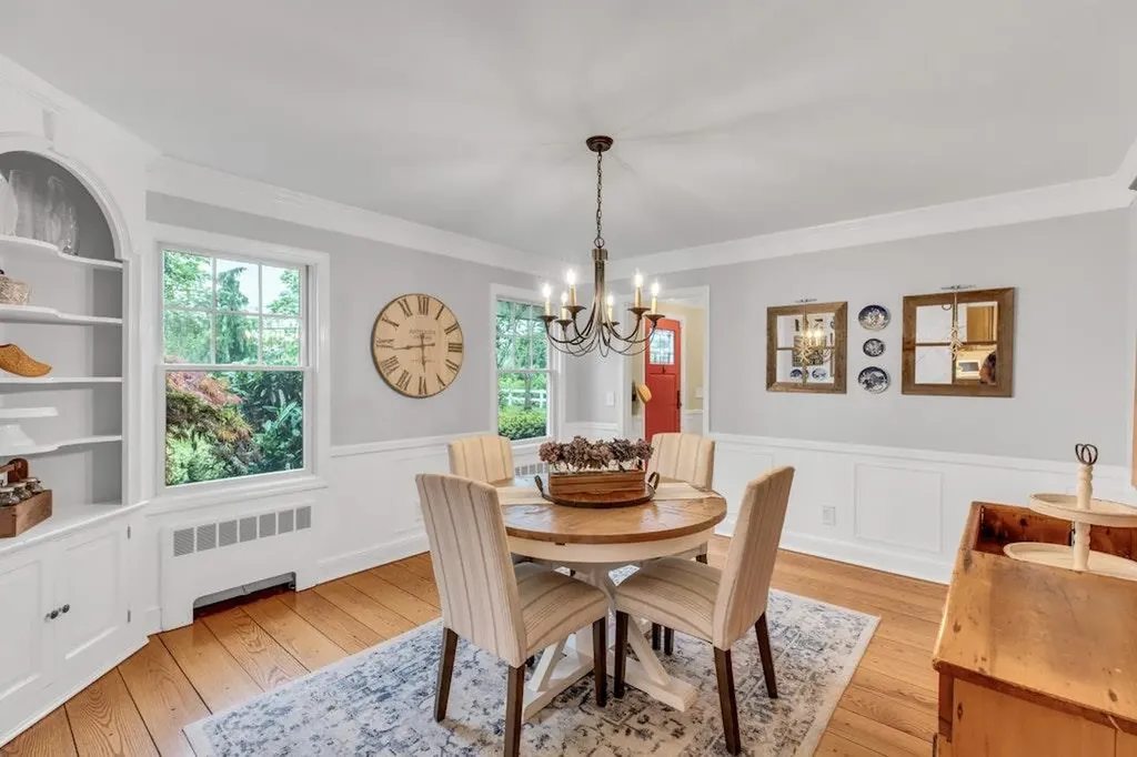54 Middle Road Blue Point NY 11715