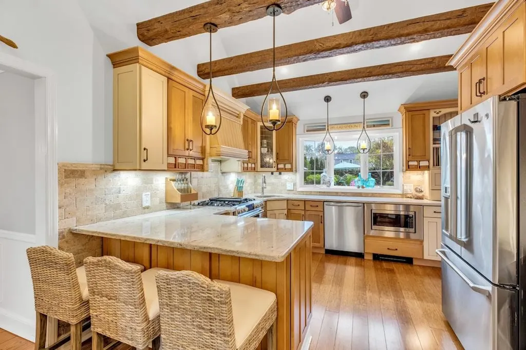 54 Middle Road Blue Point NY 11715