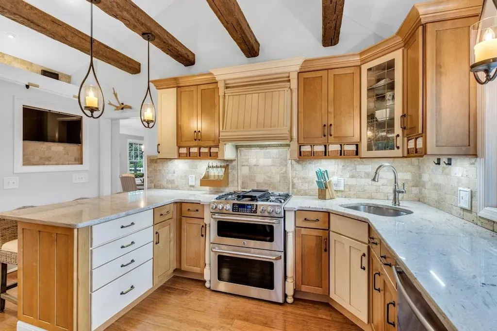 54 Middle Road Blue Point NY 11715