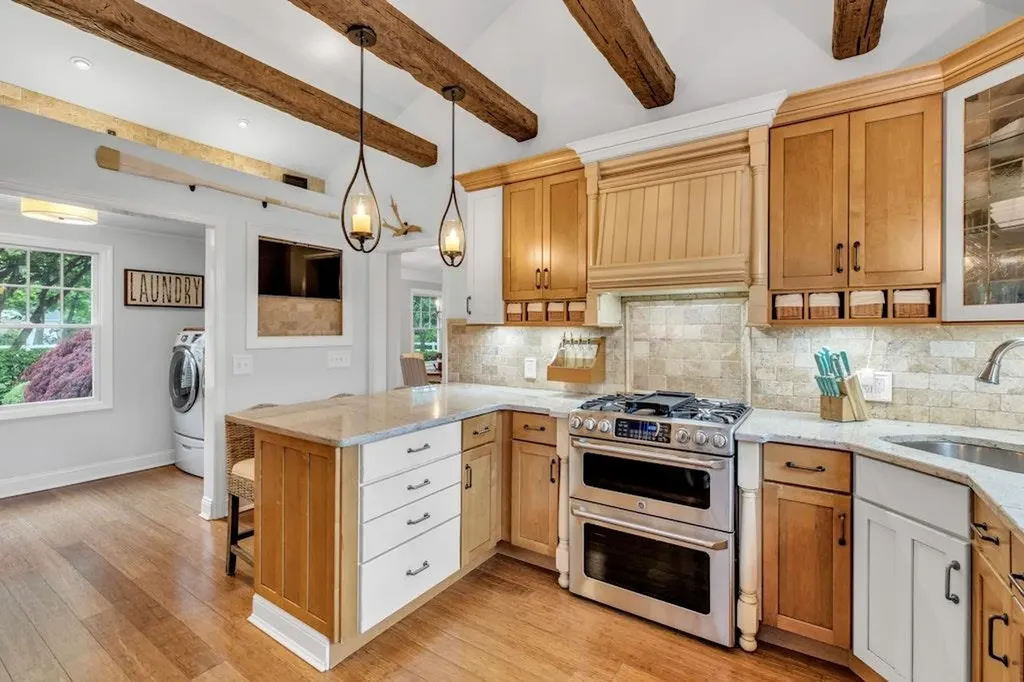 54 Middle Road Blue Point NY 11715