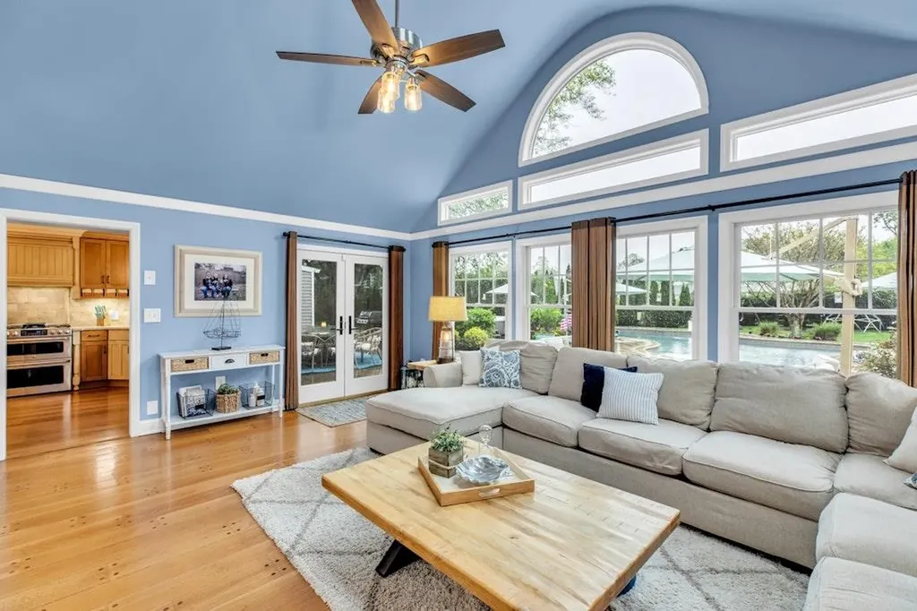 54 Middle Road Blue Point NY 11715