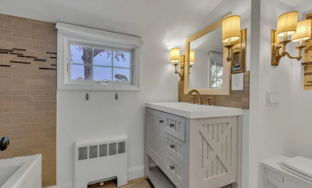 54 Middle Road Blue Point NY 11715