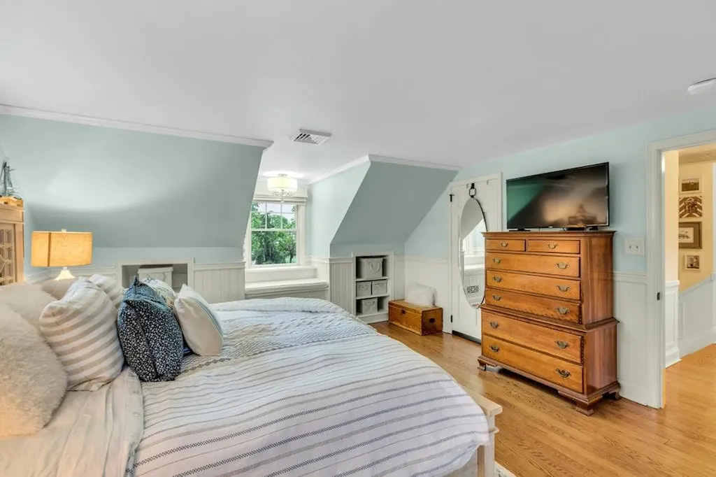 54 Middle Road Blue Point NY 11715
