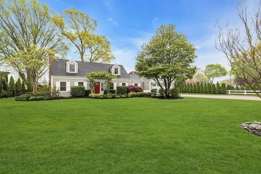 54 Middle Road Blue Point NY 11715