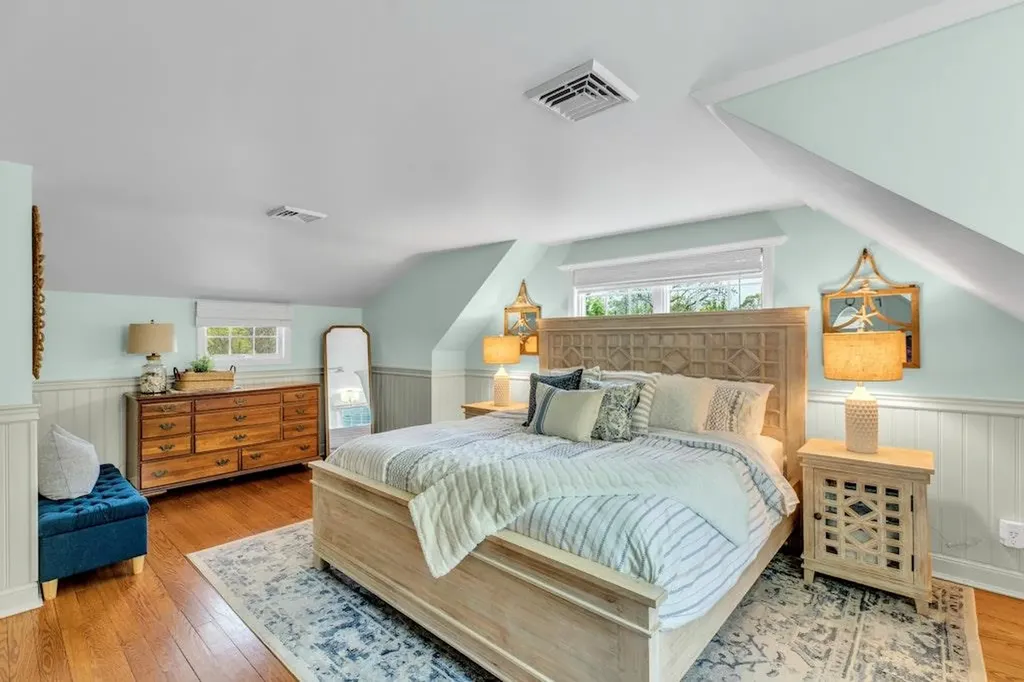 54 Middle Road Blue Point NY 11715