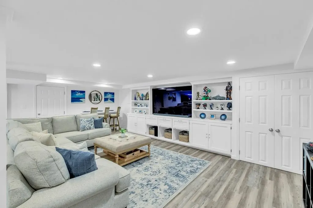 54 Middle Road Blue Point NY 11715