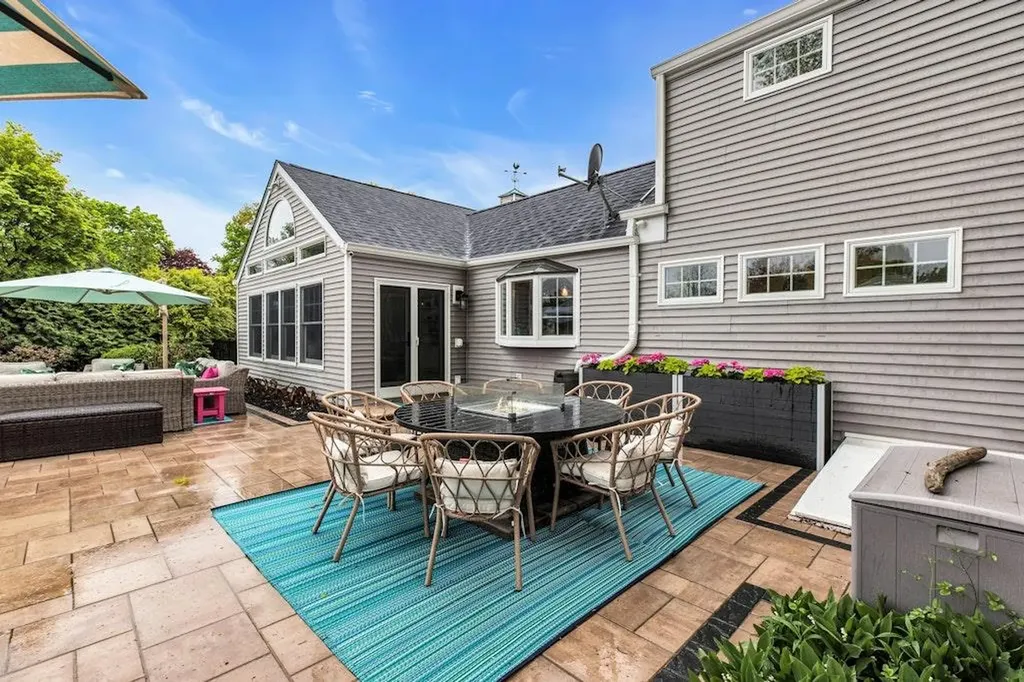 54 Middle Road Blue Point NY 11715