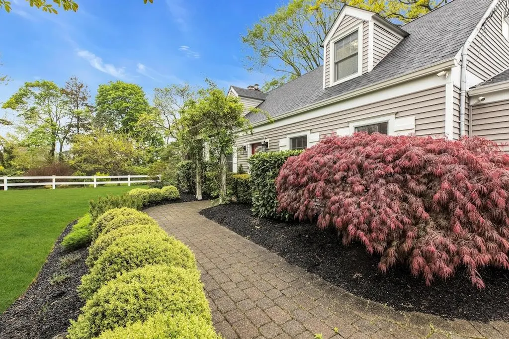 54 Middle Road Blue Point NY 11715