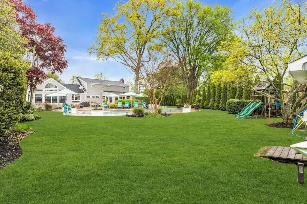 54 Middle Road Blue Point NY 11715