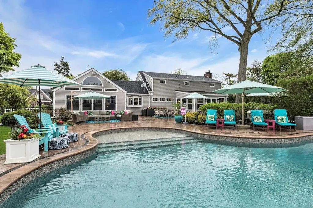 54 Middle Road Blue Point NY 11715
