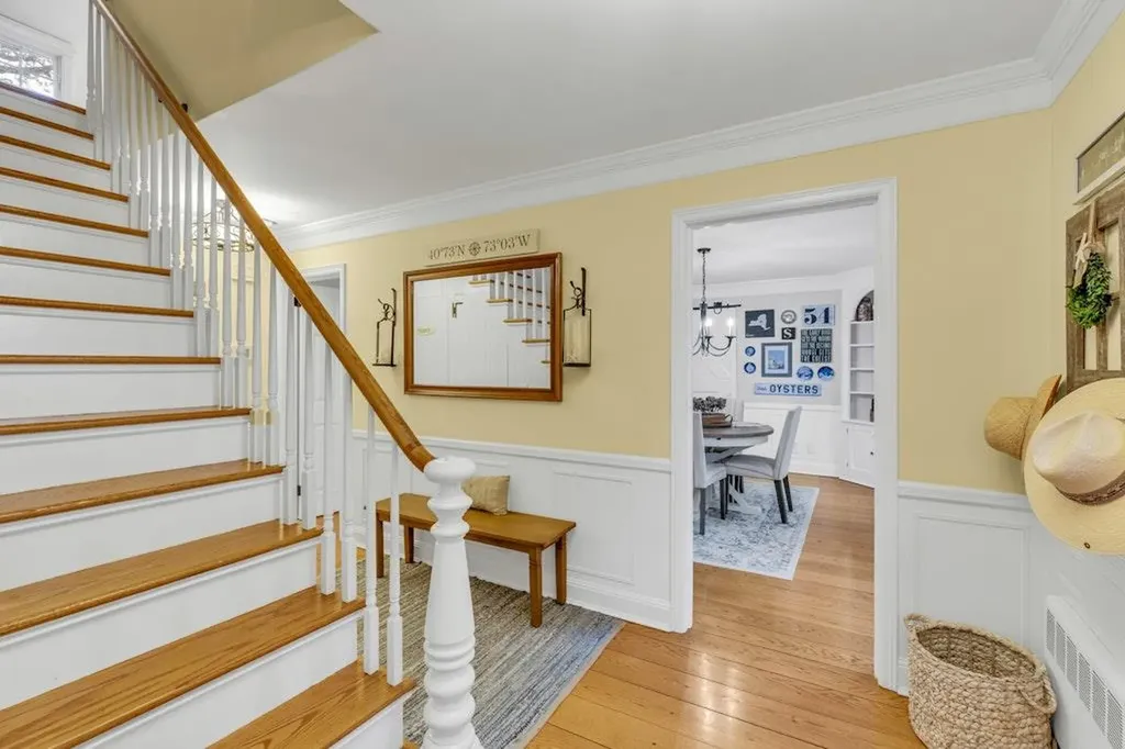 54 Middle Road Blue Point NY 11715