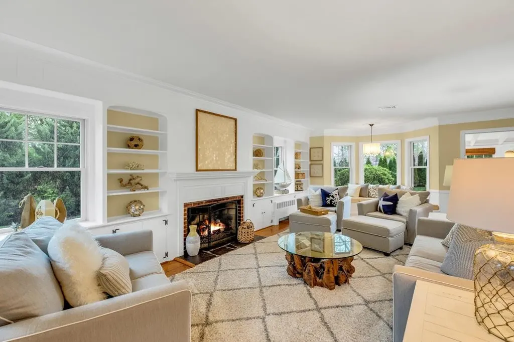 54 Middle Road Blue Point NY 11715